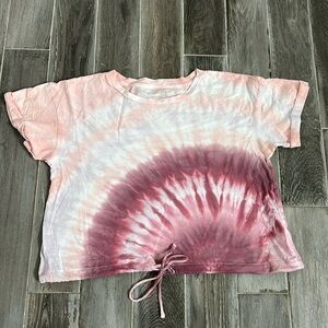 American Eagle XS pink & maroon tie dye tshirt with drawstring waist. Like new!